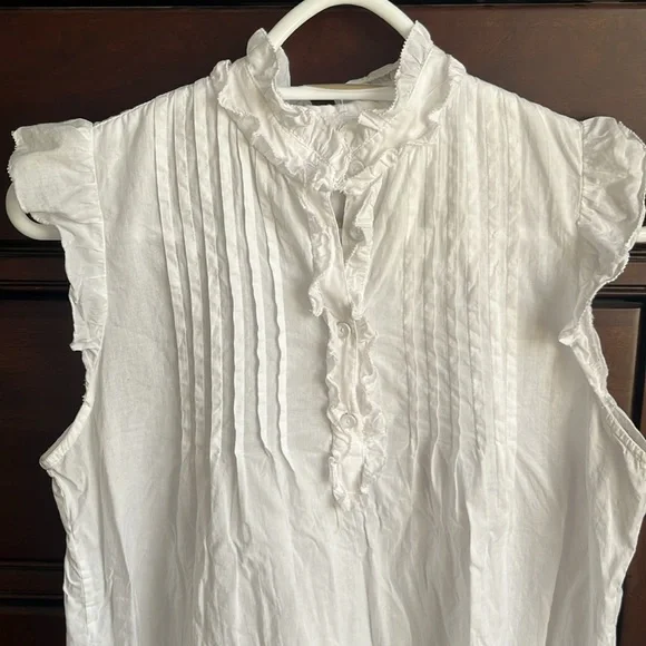 GAP Sleeveless Ruffle Top - Picture 2 of 7